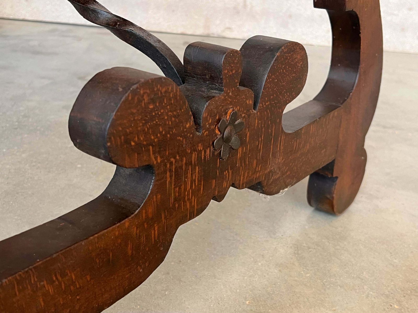 photo vinterior Side Table Of Walnut With Carved Lyre Legs And Top, Spanish, 19th Century