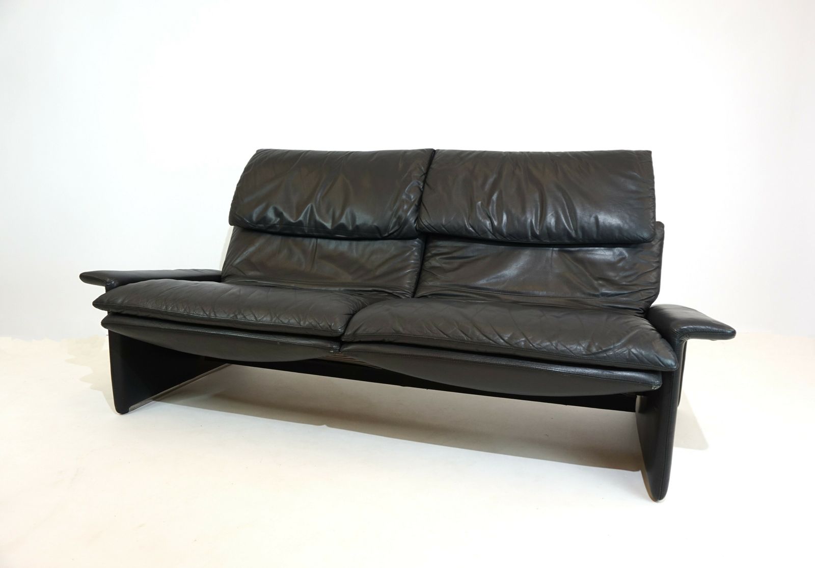 Saporiti Italia 2 Seater Leather Sofa By Giovanni Offredi photo buy