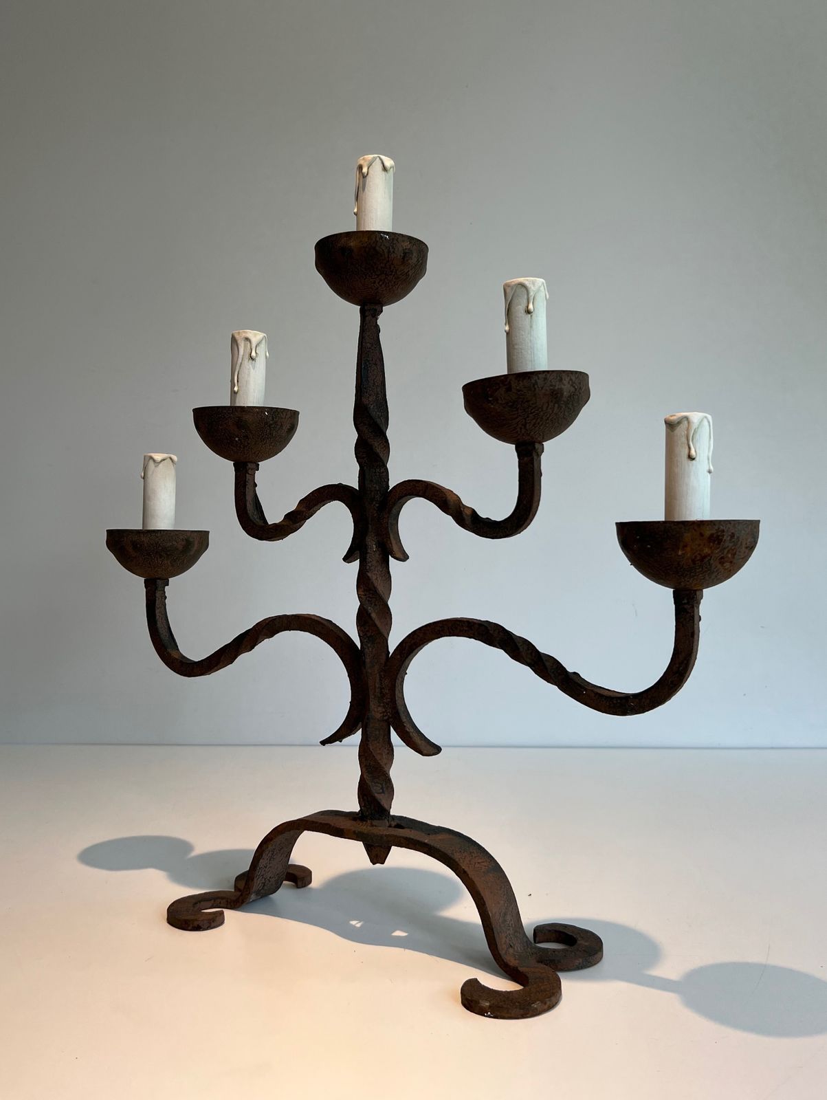 photo vinterior Wrought Iron Candelabra With 5 Arms Of Lights