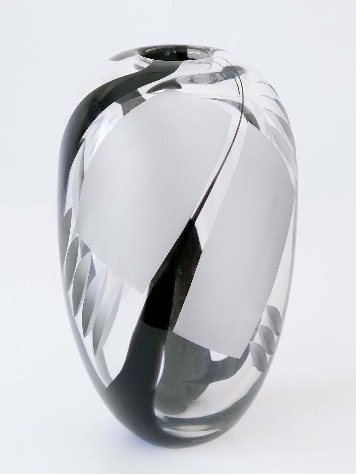 Unique Art Glass Vase By Anna Ehrer For Kosta Boda Sweden 1992 Signed photo vinterior