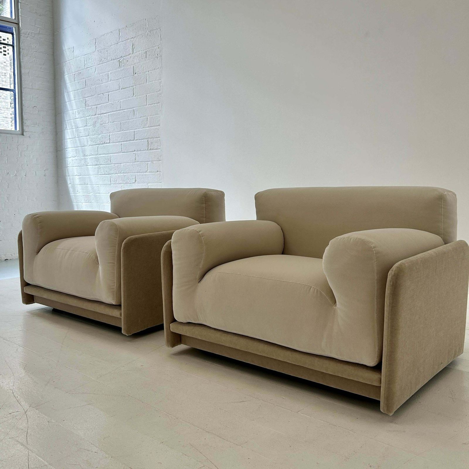 1970s Modernist Italian Framed Armchair photo Furniture