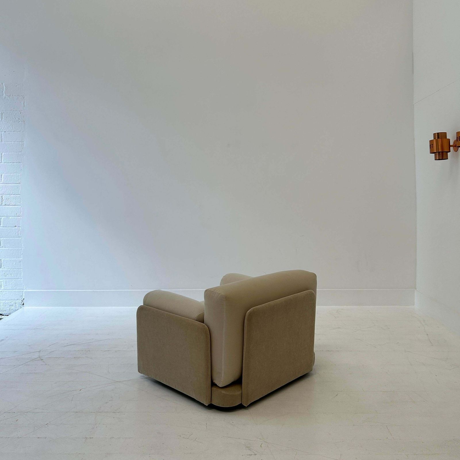 photo vinterior 1970s Modernist Italian Framed Armchair