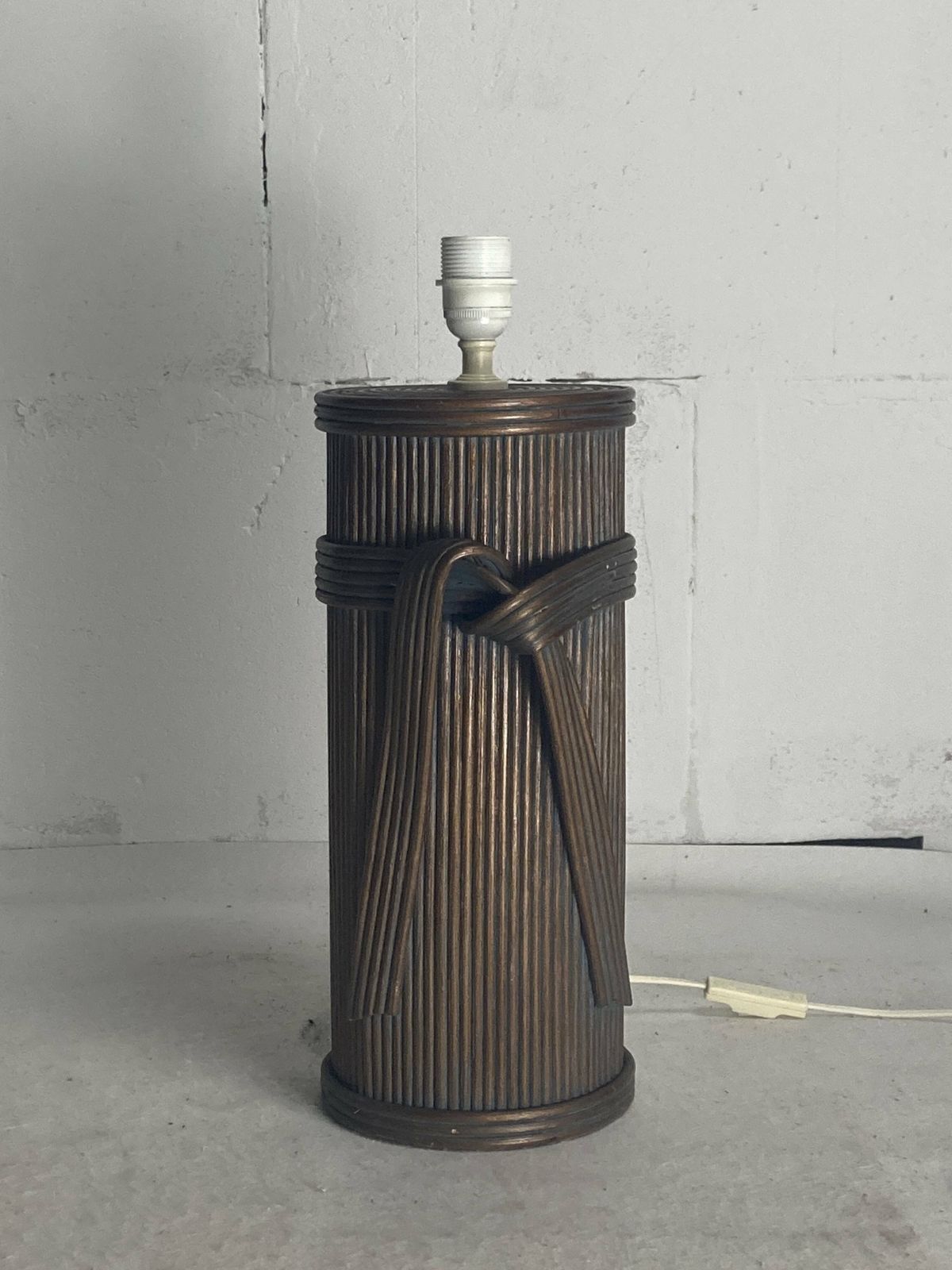photo vintage Large Pencil Reed Rattan Bamboo Pillar Table Lamp, Bouclé Shade, Italy 1970s