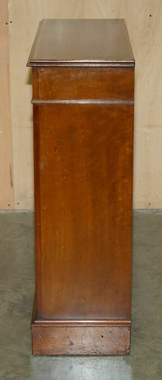 1200.0 Exquisitely Inlaid Brights Of Nettlebed Sheraton Revival Dwarf Open Bookcase photo