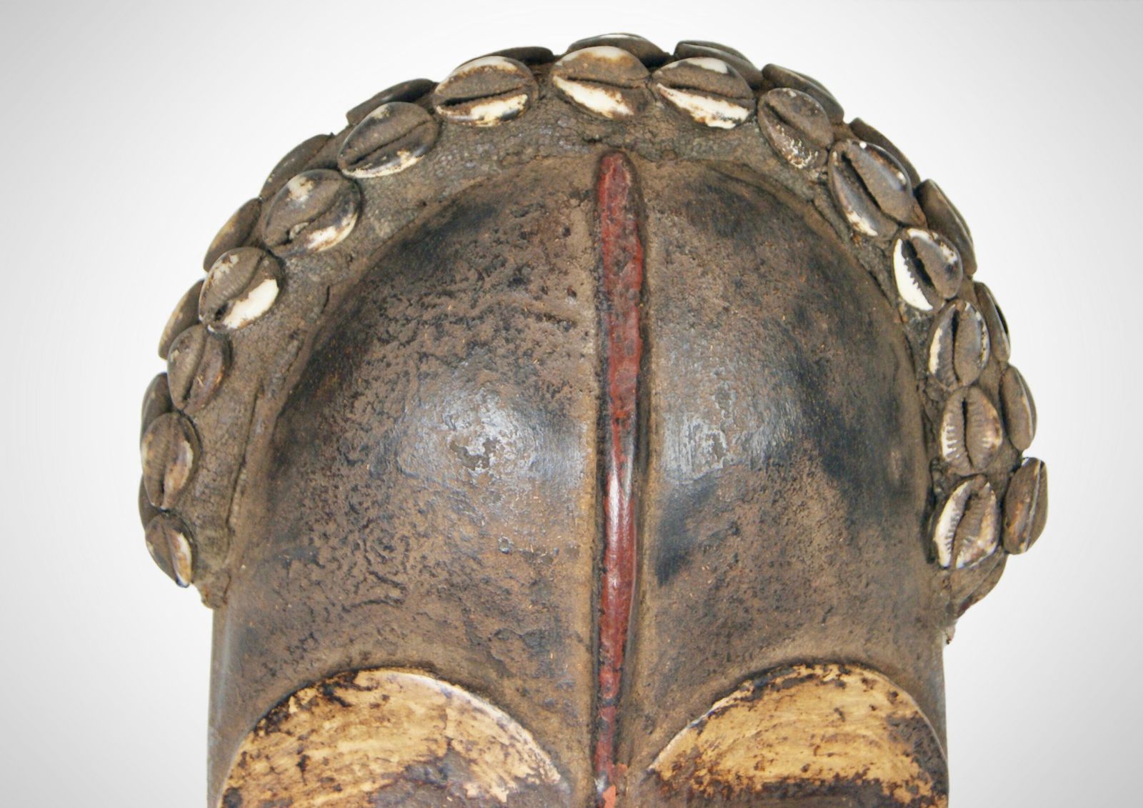 Ancestral Dan Mask 'Deangle' With Cowrie Shells Large photo vinterior
