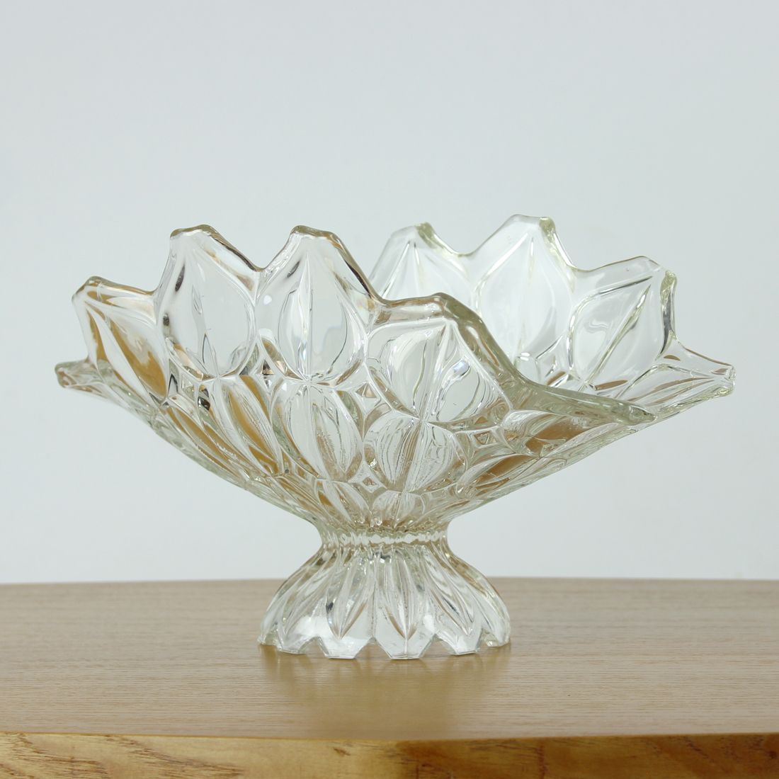 Large Pressed Glass Bowl, Tulip Collection Hermanowa Hut, 1957 photo furniture