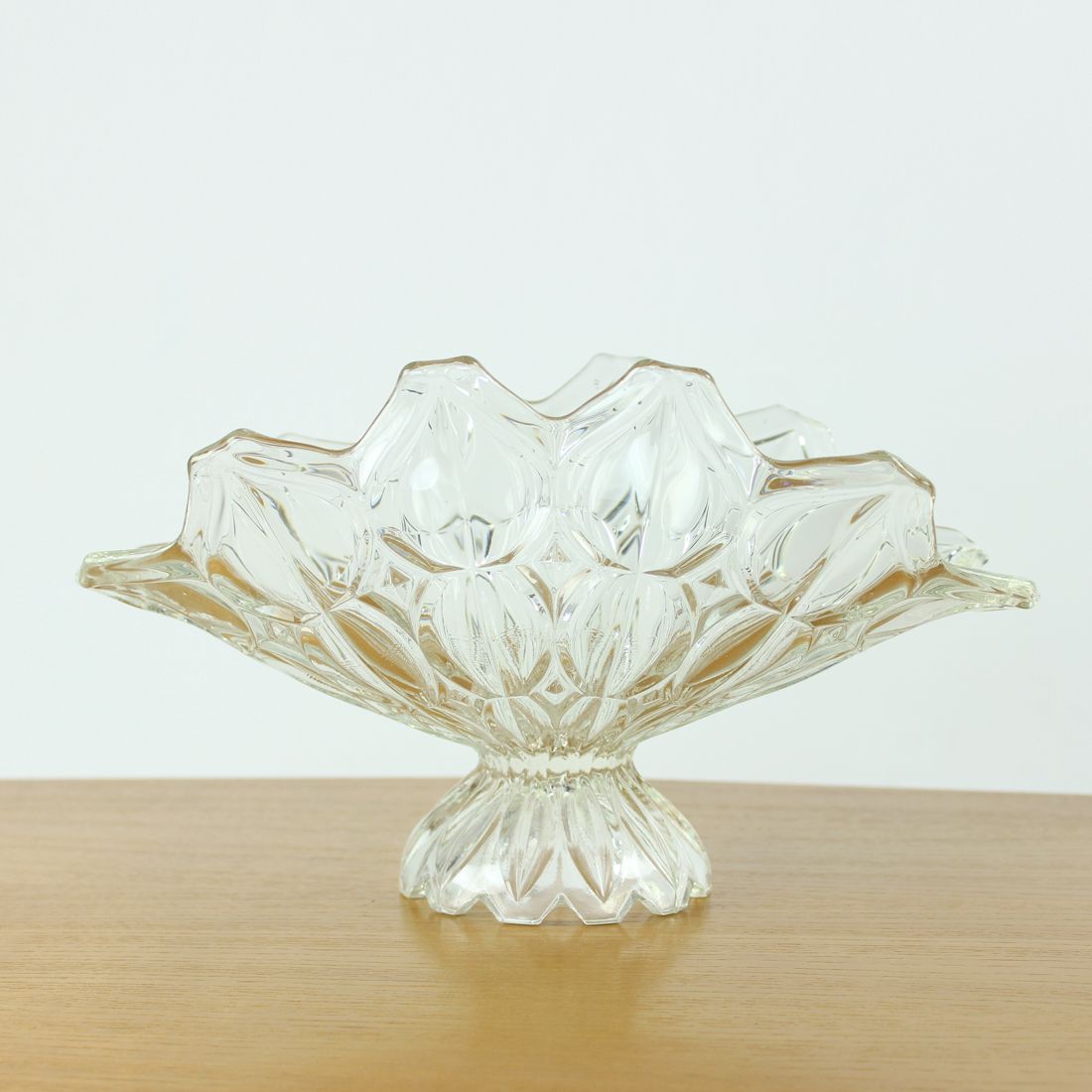 photo vinterior Large Pressed Glass Bowl, Tulip Collection Hermanowa Hut, 1957