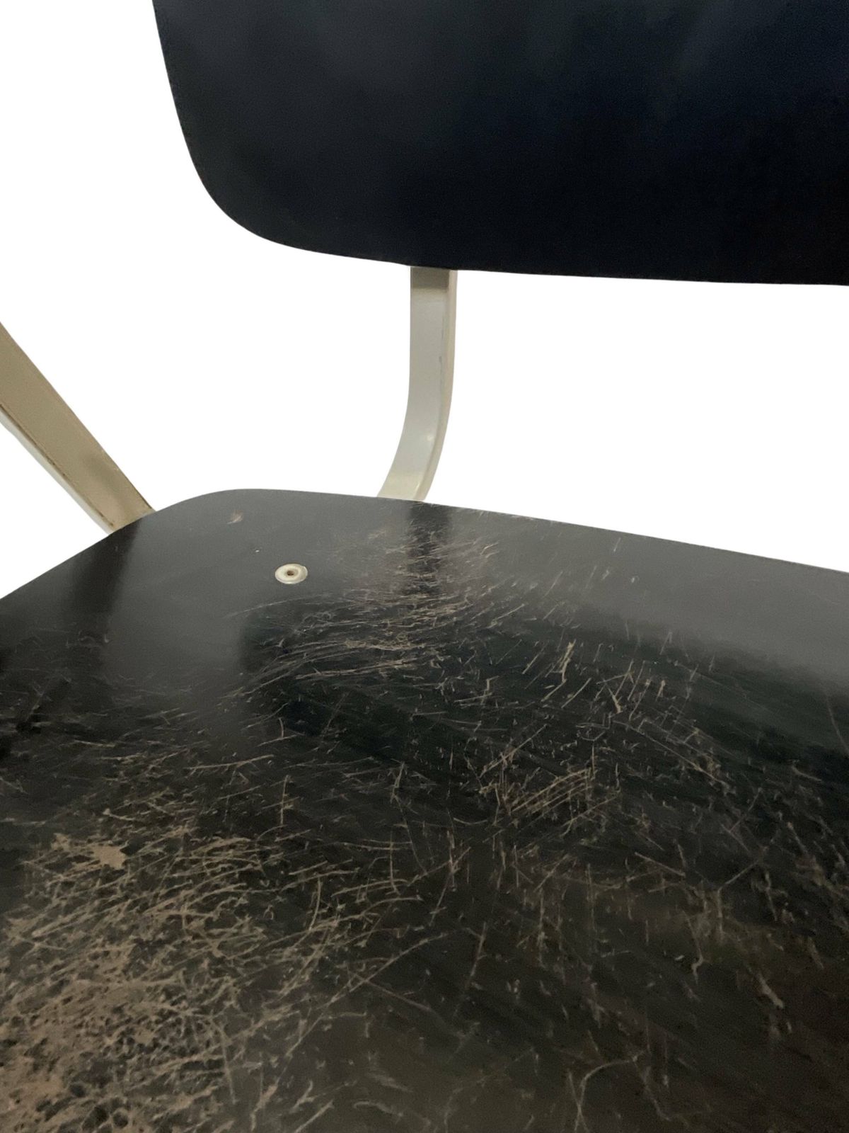photo furniture Friso Kramer Revolt Arm Chair For Ahrend De Cirkel 1953