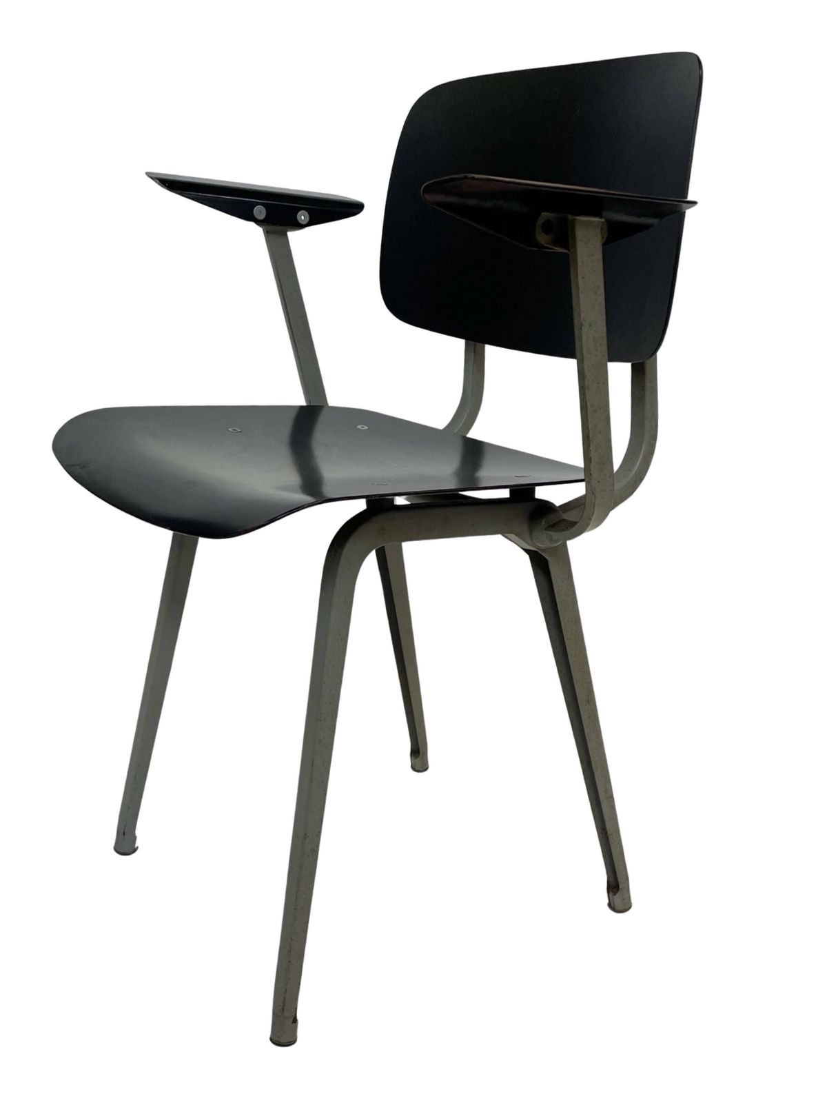 photo vintage Friso Kramer Revolt Arm Chair For Ahrend De Cirkel 1953