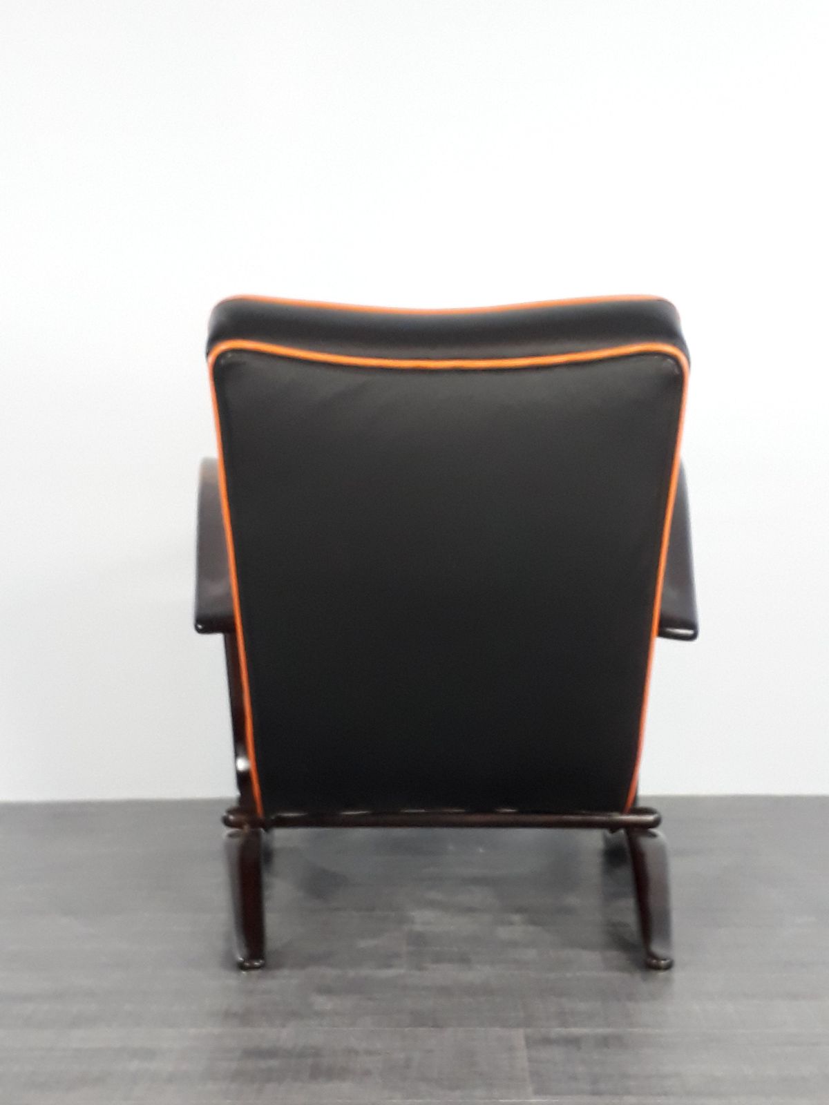 Halabala H269 Armchair In Beech And Black Leather, Czech Art Déco 1930s photo vinterior