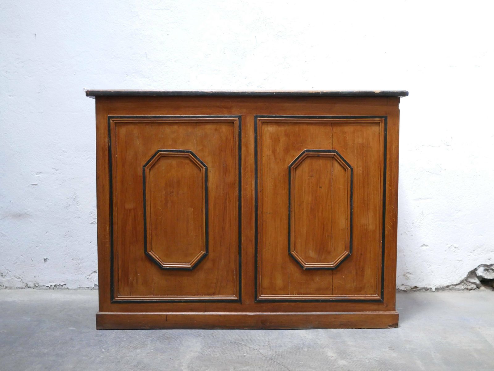 Antique Wooden Counter Trade Furniture photo vinterior