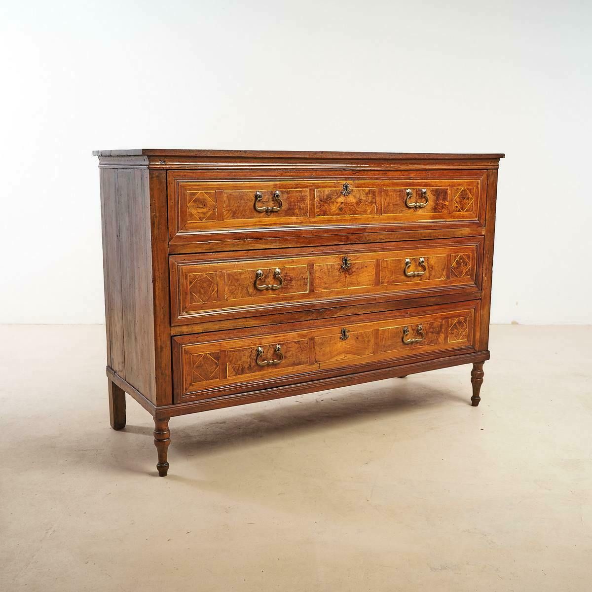 Threaded Chests Of Drawers And Drawers photo for sale