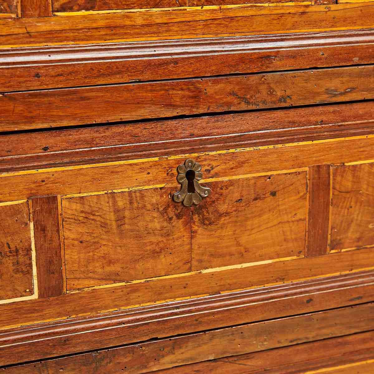 Threaded Chests Of Drawers And Drawers photo vintage