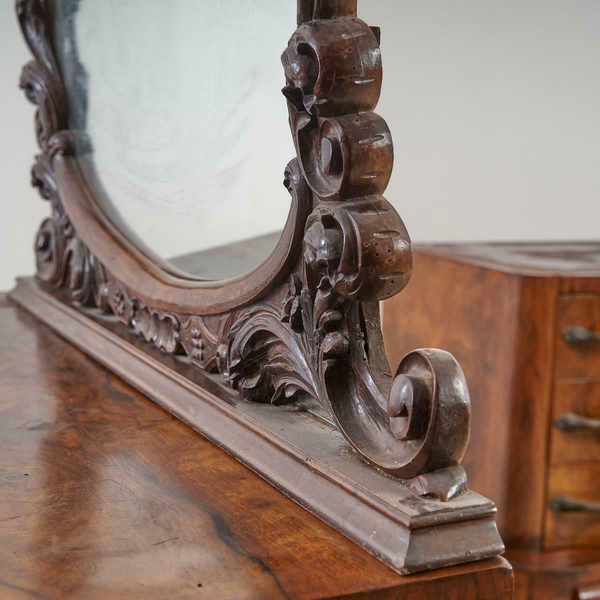 photo furniture Pair Of Decò Dressers And Bedside Tables