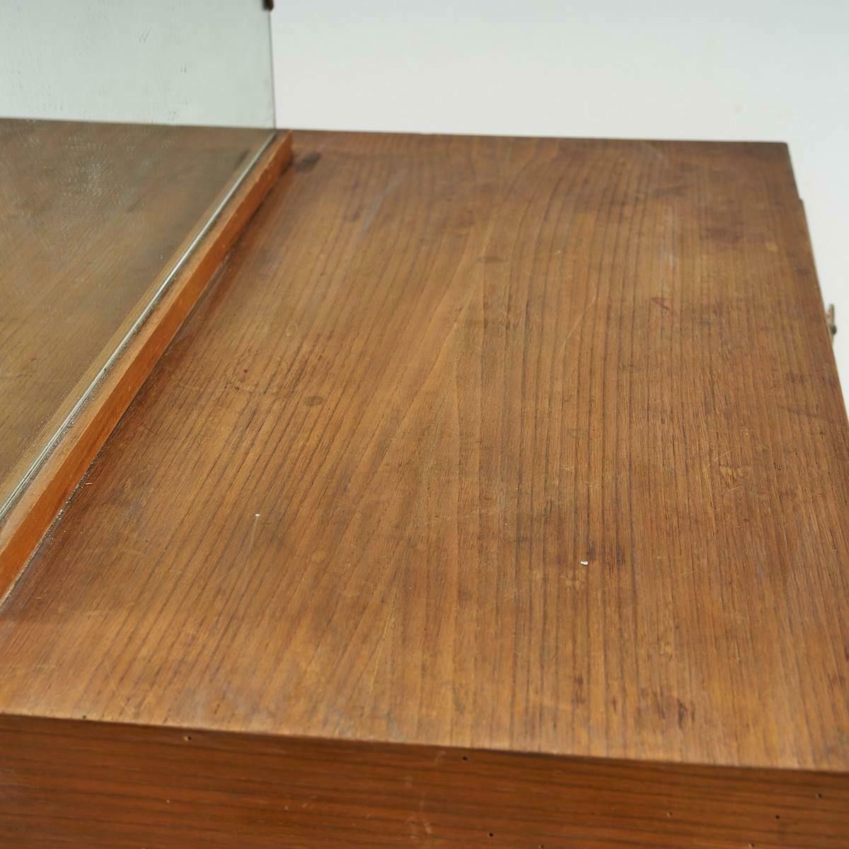 Console With Mirror photo vinterior
