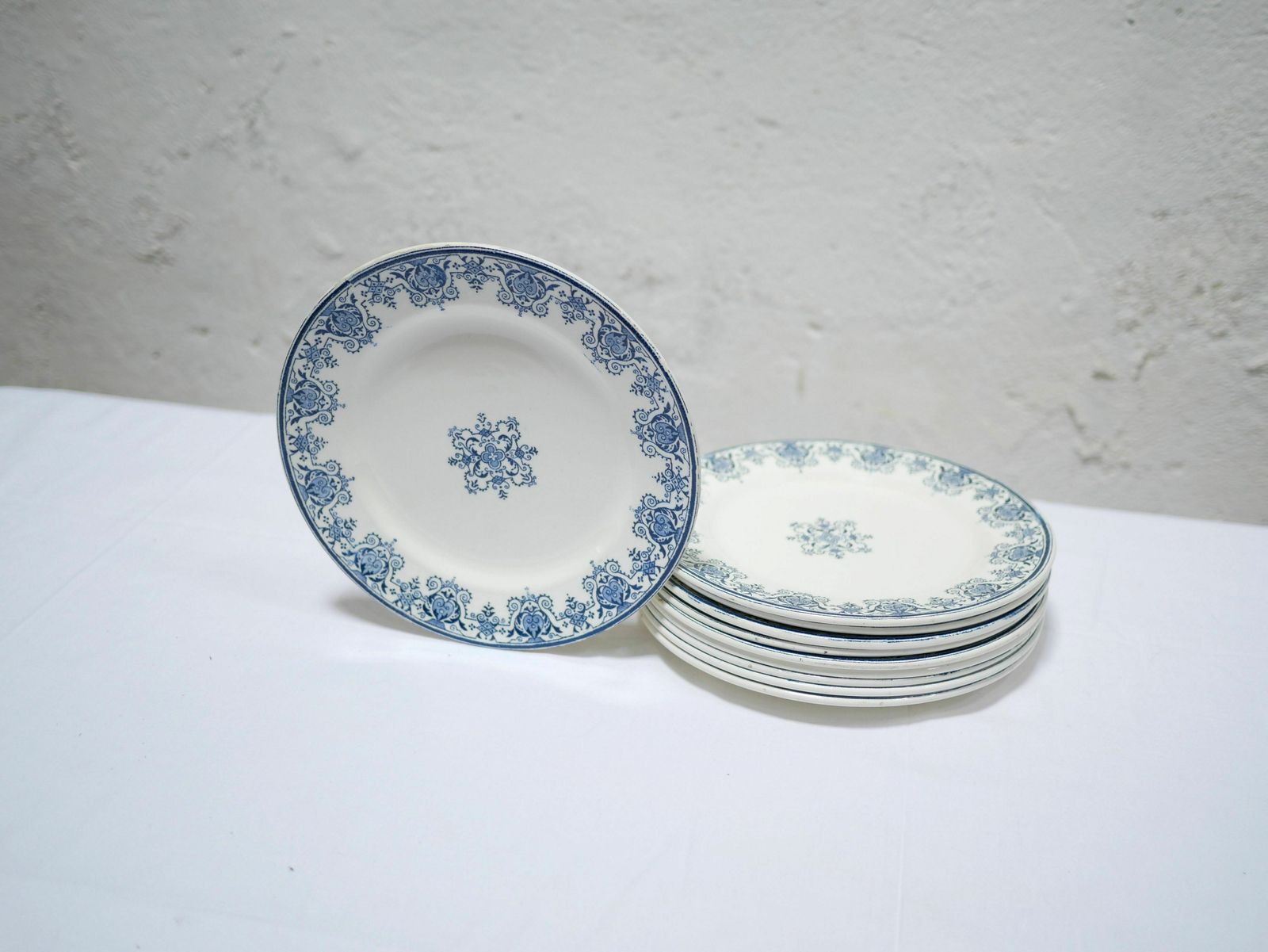 photo vinterior Series Of 10 Old Terre De Fer Plates By L.G. For The Earthenware Factory Of
