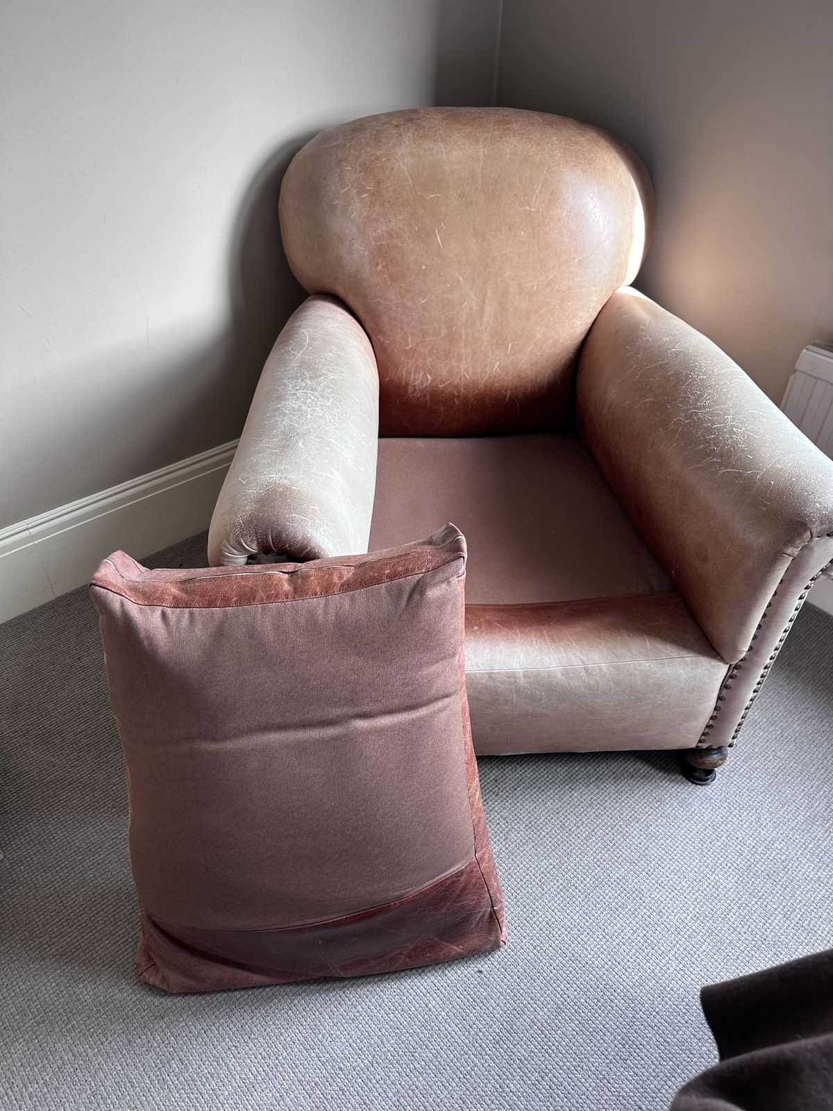 Pair Of Edwardian Leather Club Chairs photo vinterior