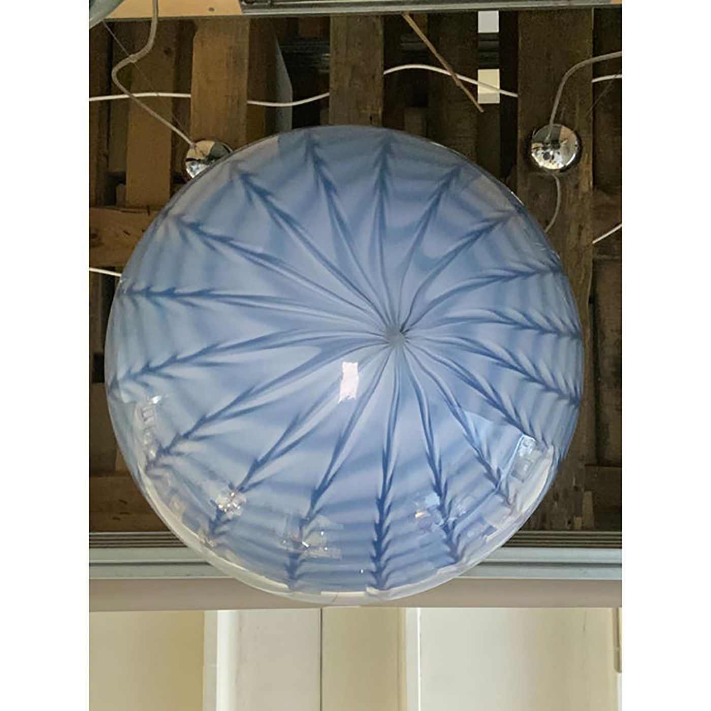 photo furniture Contemporary Blue And Milky White Spider Sphere Pendant In Murano Glass