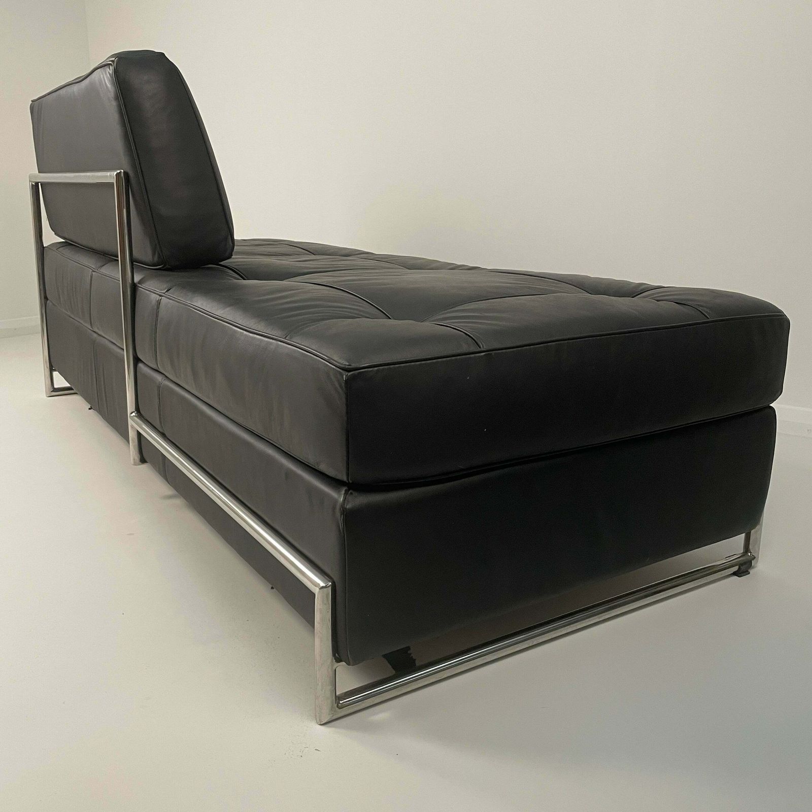 Vintage Style Black Eileen Gray Day Bed/Sofa photo furniture