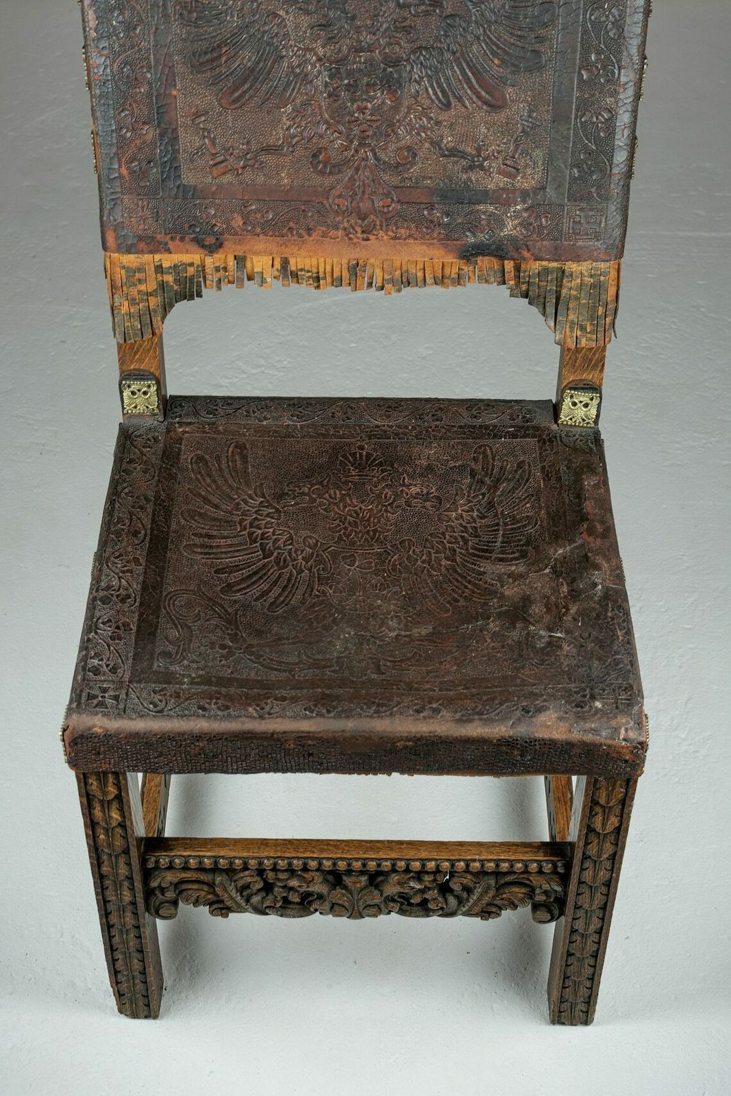 photo furniture Carved Walnut And Leather Spanish Throne Chair 19th Century