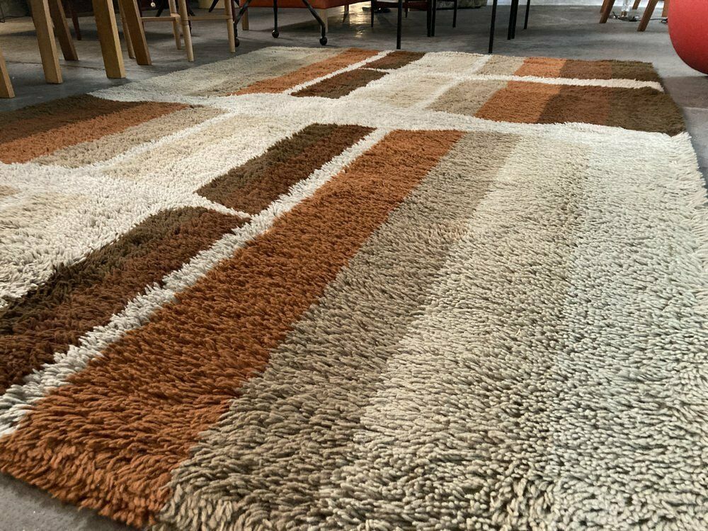 Large Rug In Pure Wool Attributed To Desso, 1970s photo for sale
