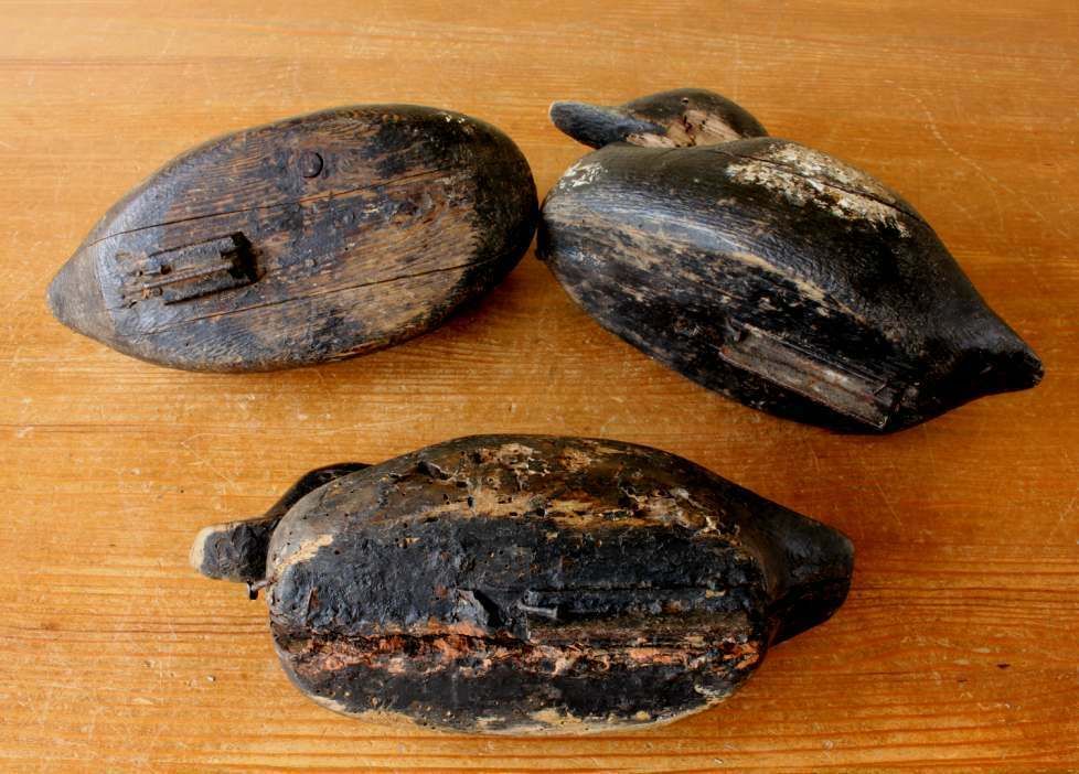Three Antique French Wood Decoy Ducks. Early Painted Folk Art Rustic Birds. photo vinterior