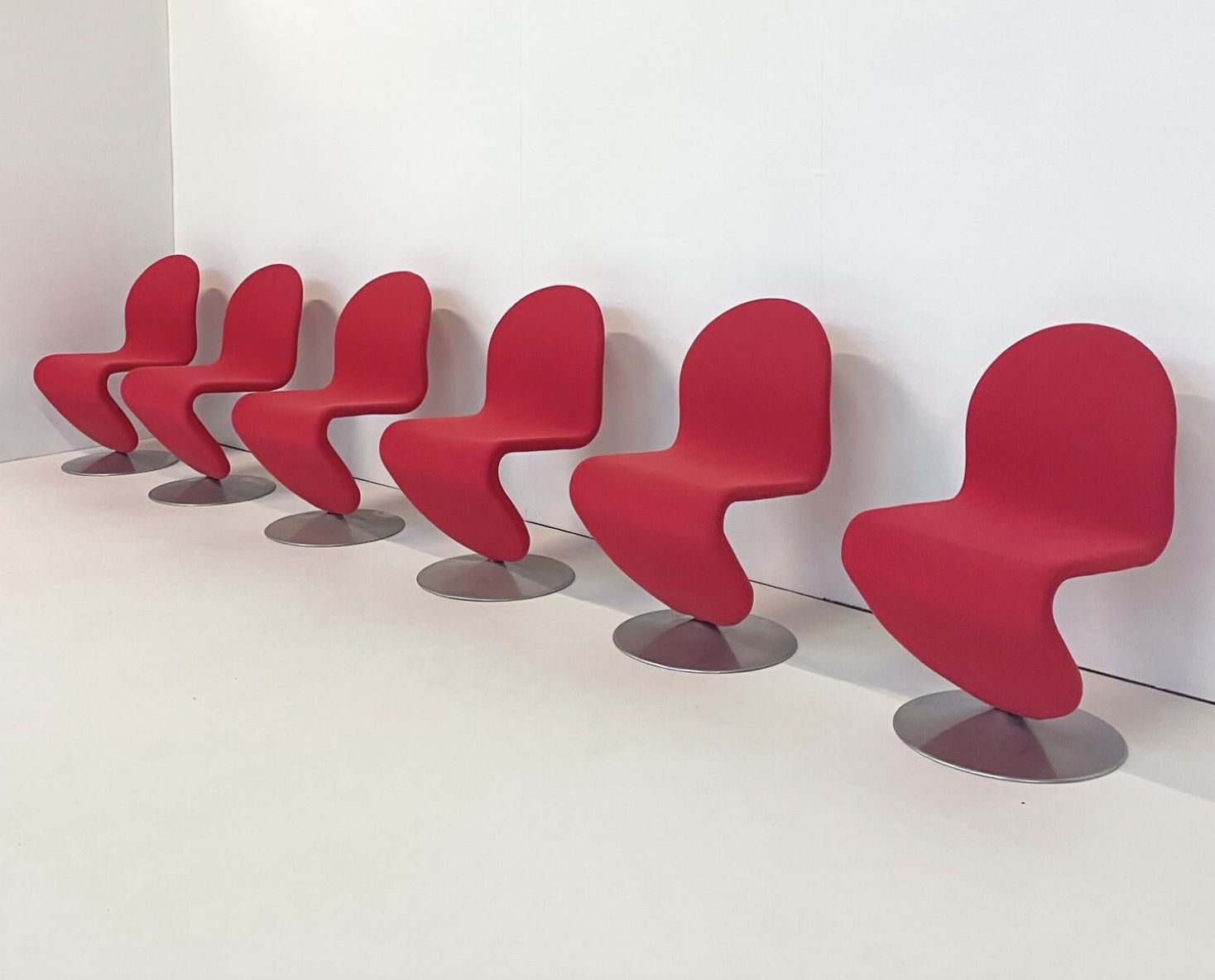photo furniture Mid Century Modern Set Of 6 Red System 123 Chairs By Verner Panton, 1973