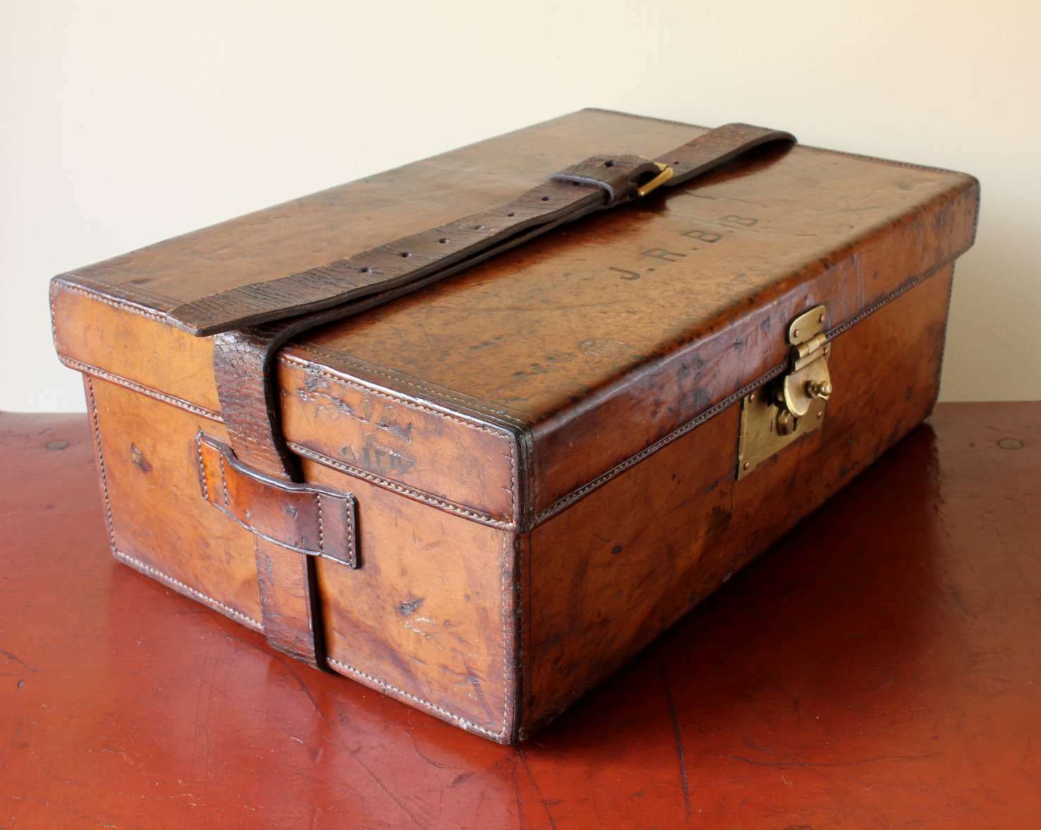 Leather Cartridge Case. Army & Navy Shotgun Hunting Gun Magazine Box. photo vintage