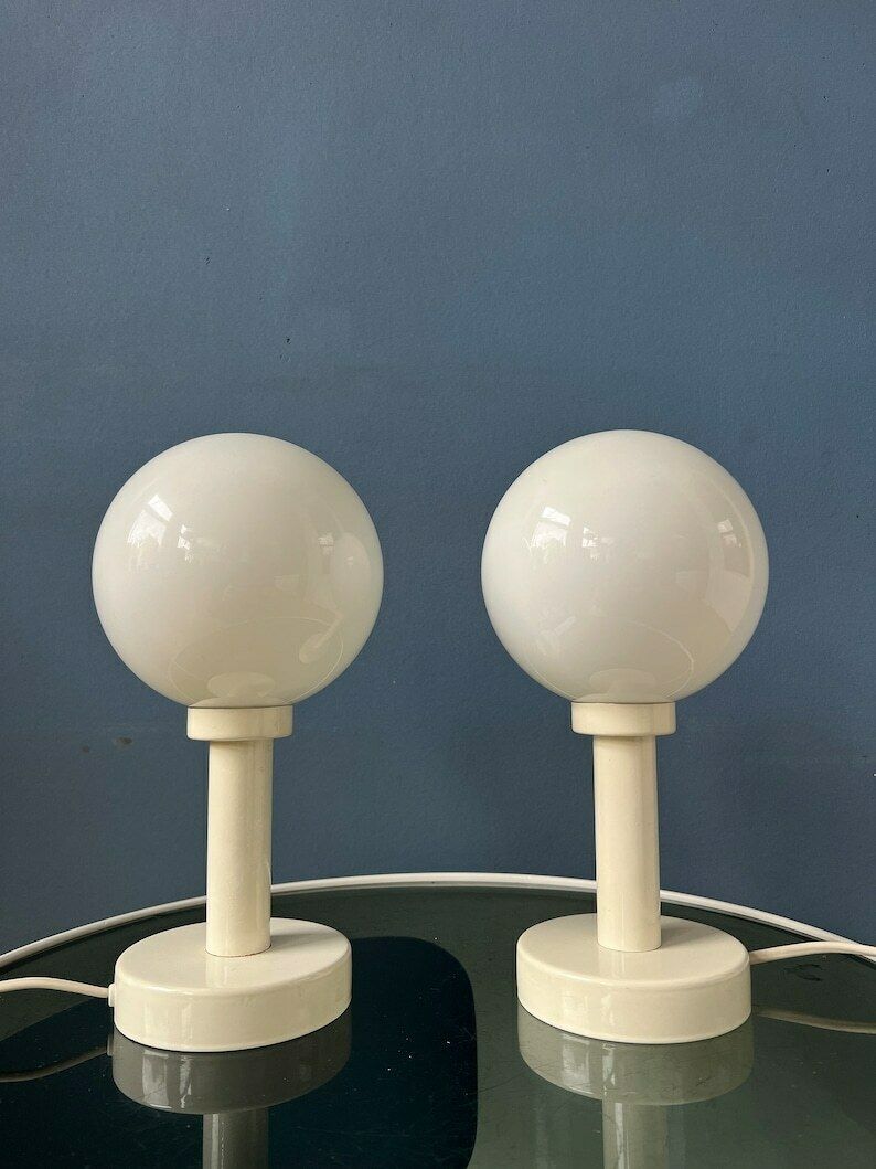 Set (2) Witte Space Age Tafellampen Met Opaline Glazen Kap photo 320.0