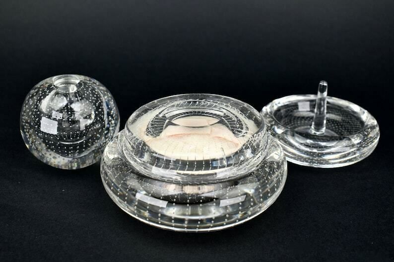 Mid Century Bullicante Vanity Set Van A.D. Copier Voor Glasfabriek Leerdam Crystal – "Spijker" Ringhouder, Poederdoos En Vaas – Murano Seguso