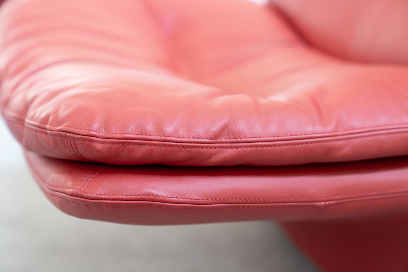 Armchair And Footstool In Red Leather, Vitelli And Ammannati, For Brunati 70/80 photo vinterior