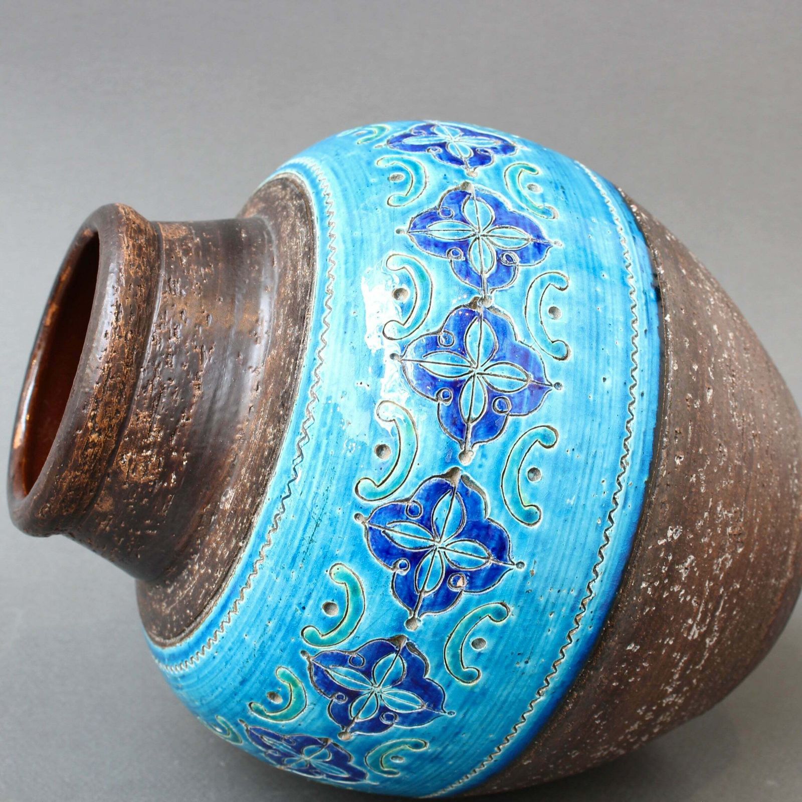 900.0 Mid Century Italian Ceramic Vase By Aldo Londi For Bitossi   'Arabesque' (Circa 1960s) photo