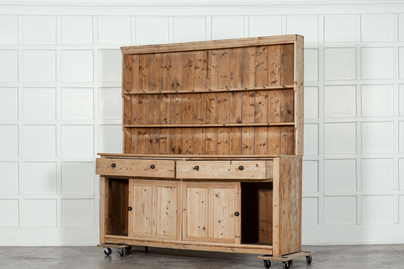 Large 19thc English Pine Dresser photo vinterior