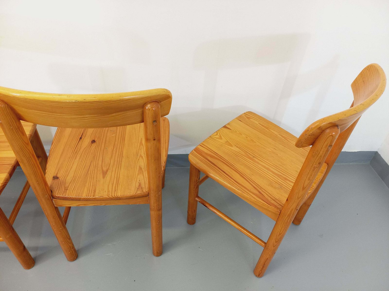 photo vintage Round Table And 4 Pine Chairs, 1960s