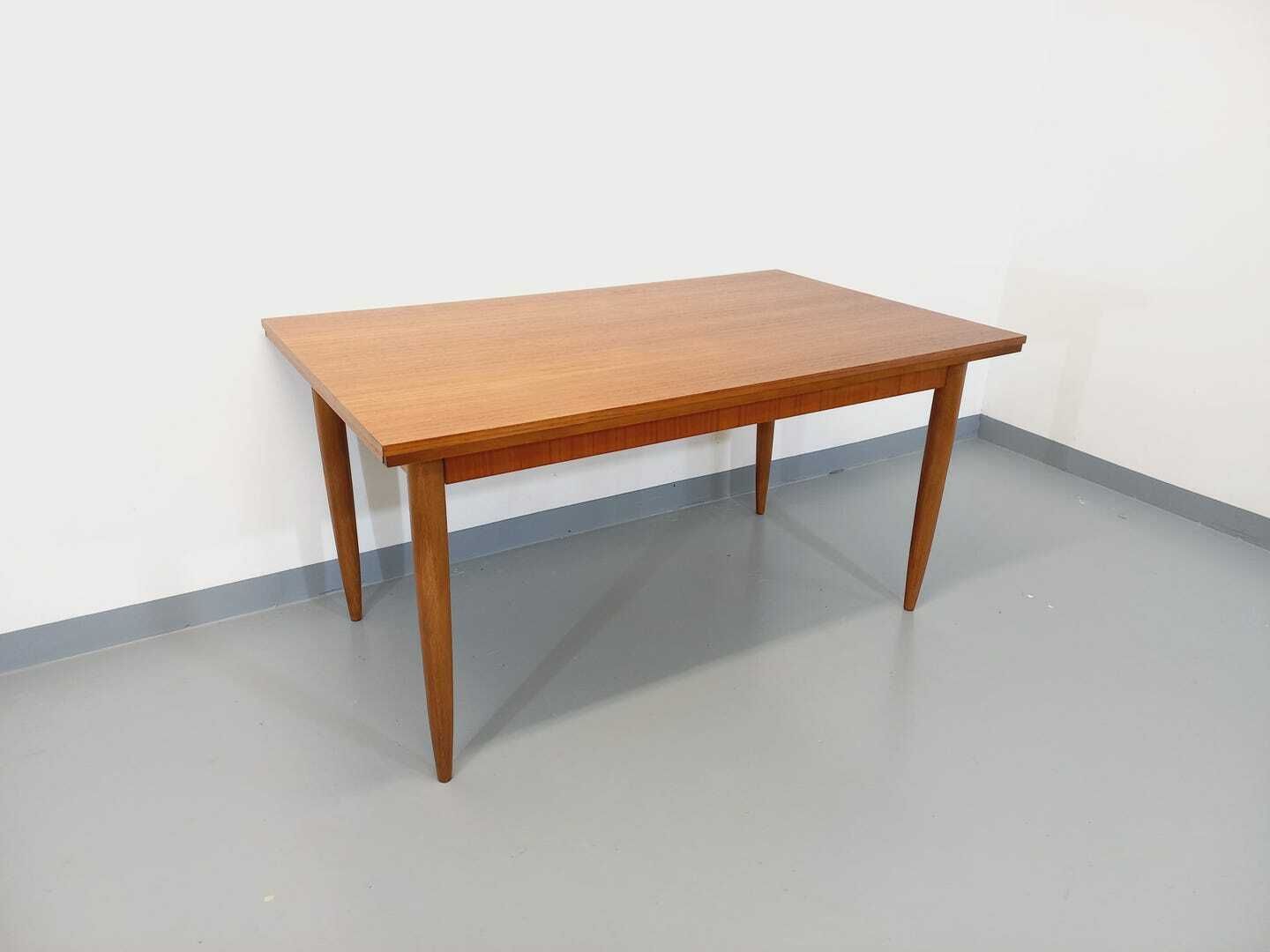 Table rectangulaire scandinave en teck