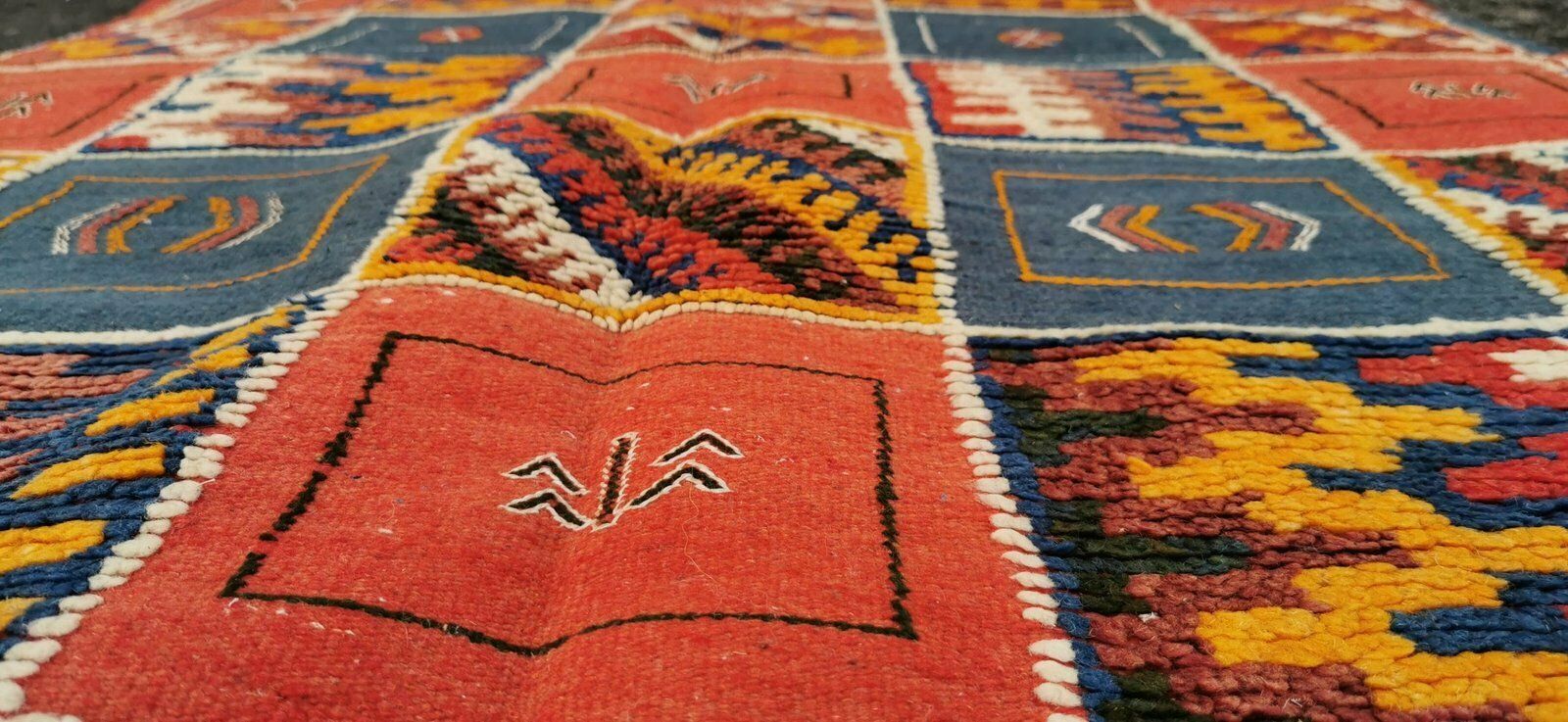 photo furniture R581  Colourful Tribal Handmade Moroccan Rug. Medium Berber Carpet