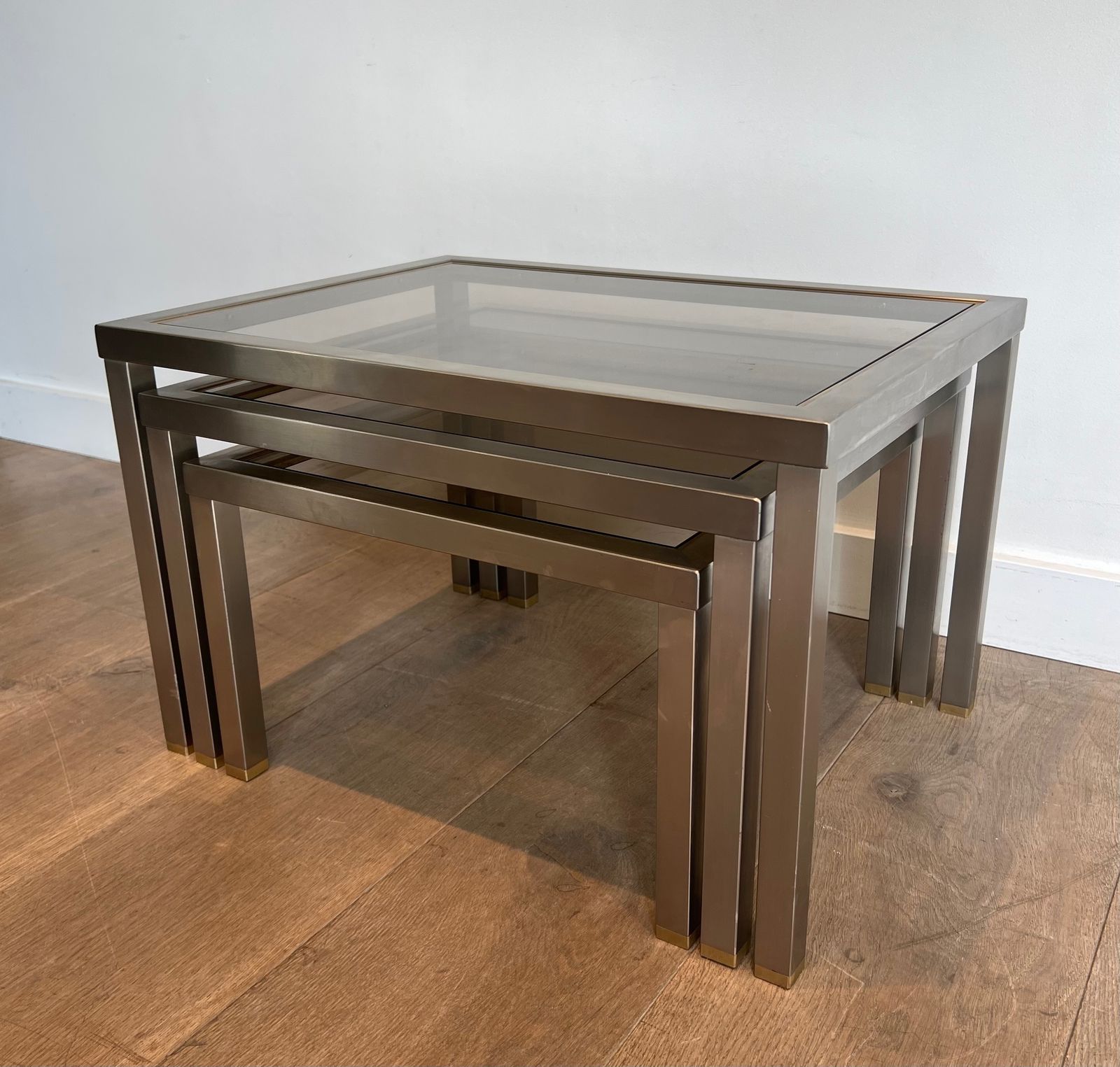 photo vinterior Suite Of 3 Nesting Tables In Brushed Steel And Brass Attributed To Guy Lefèvre