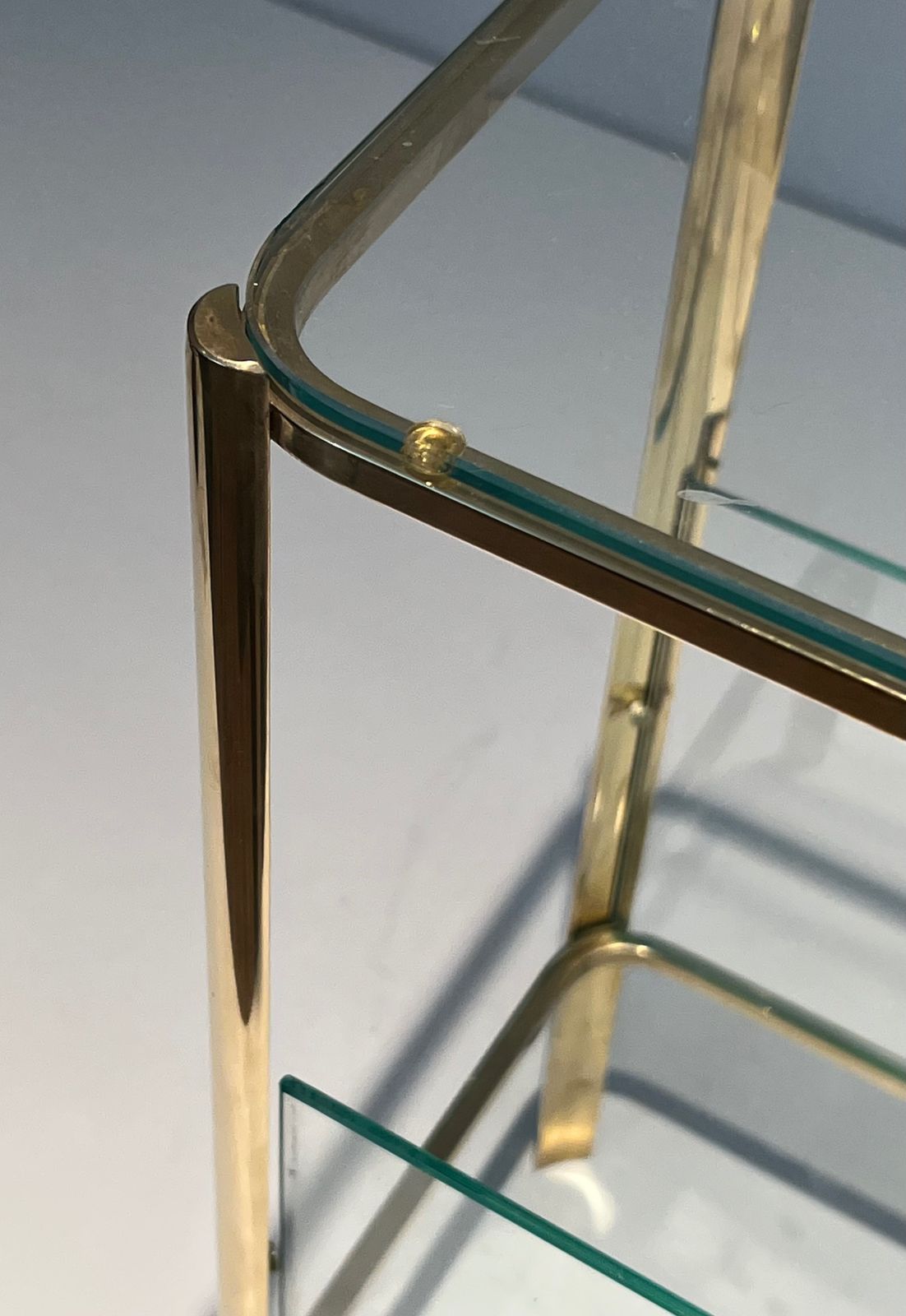Magazine Rack In Polished Bronze And Glass Signed Jacques Théophile Lepelletier And Stamped Broncz photo vinterior