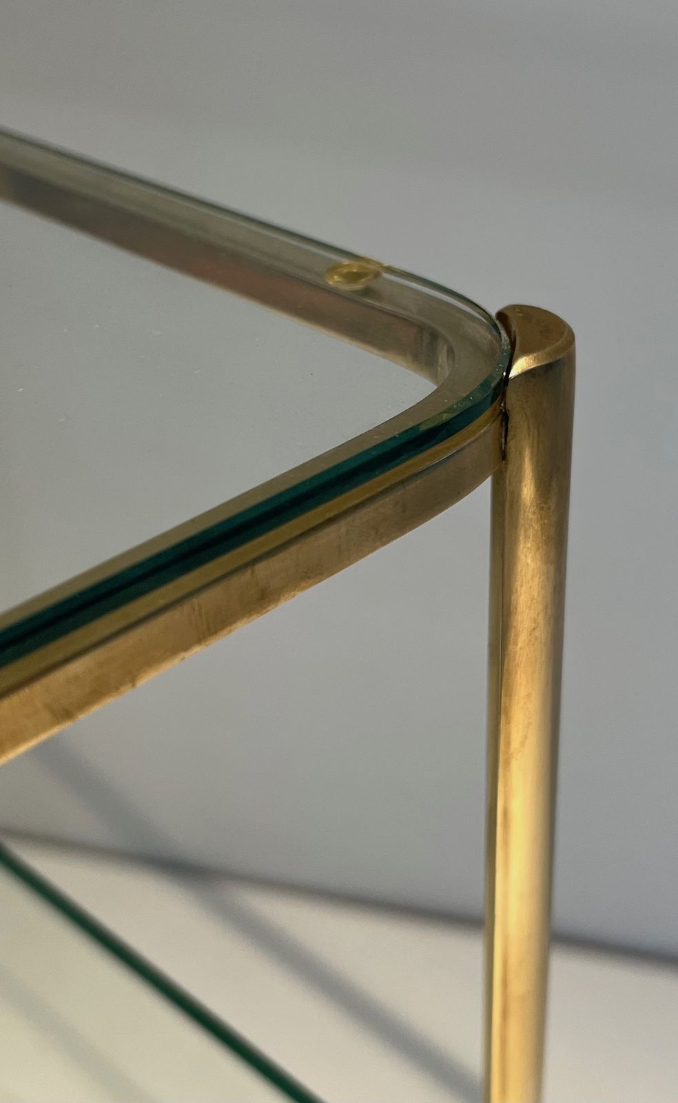 Magazine Rack In Polished Bronze And Glass Signed Jacques Théophile Lepelletier And Stamped Broncz photo vintage