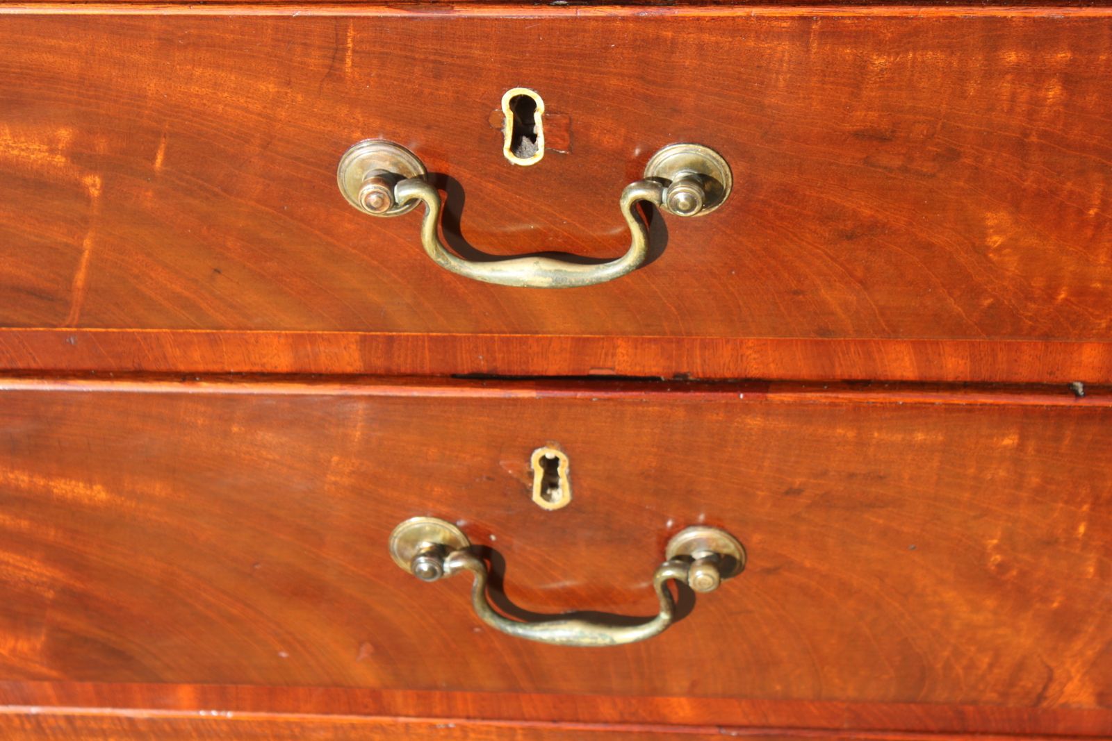 photo furniture A Fine Mahogany George III Period Chest Of Drawers