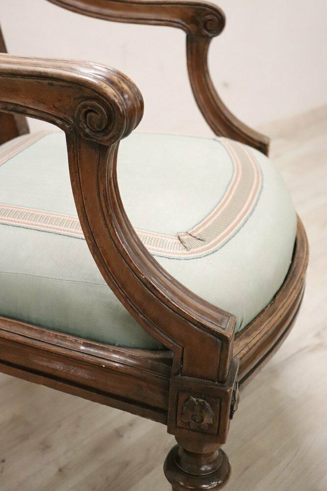 photo furniture Antique Armchair In Walnut, 18th Century