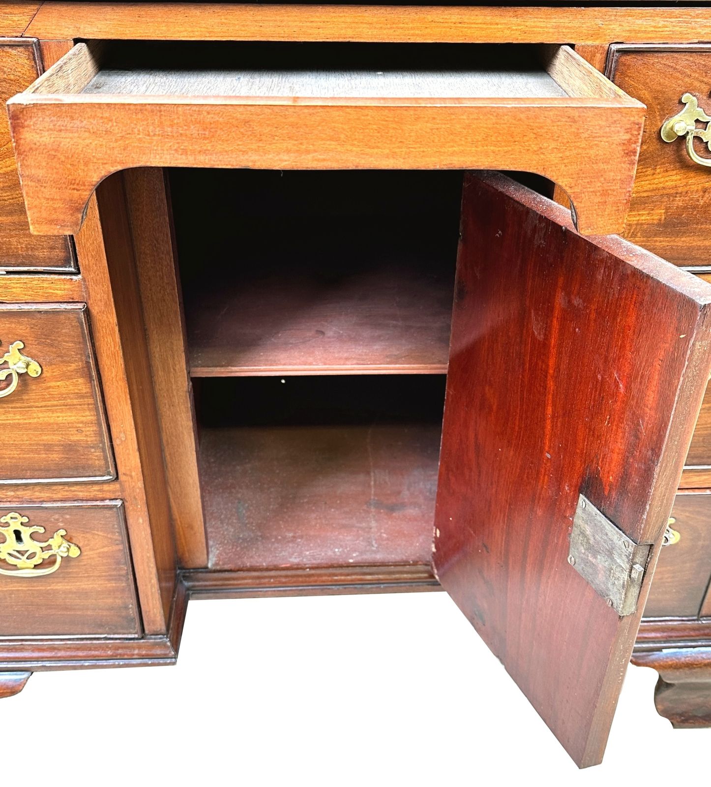 photo furniture Georgian Mahogany Kneehole Desk (England, Circa 1770)