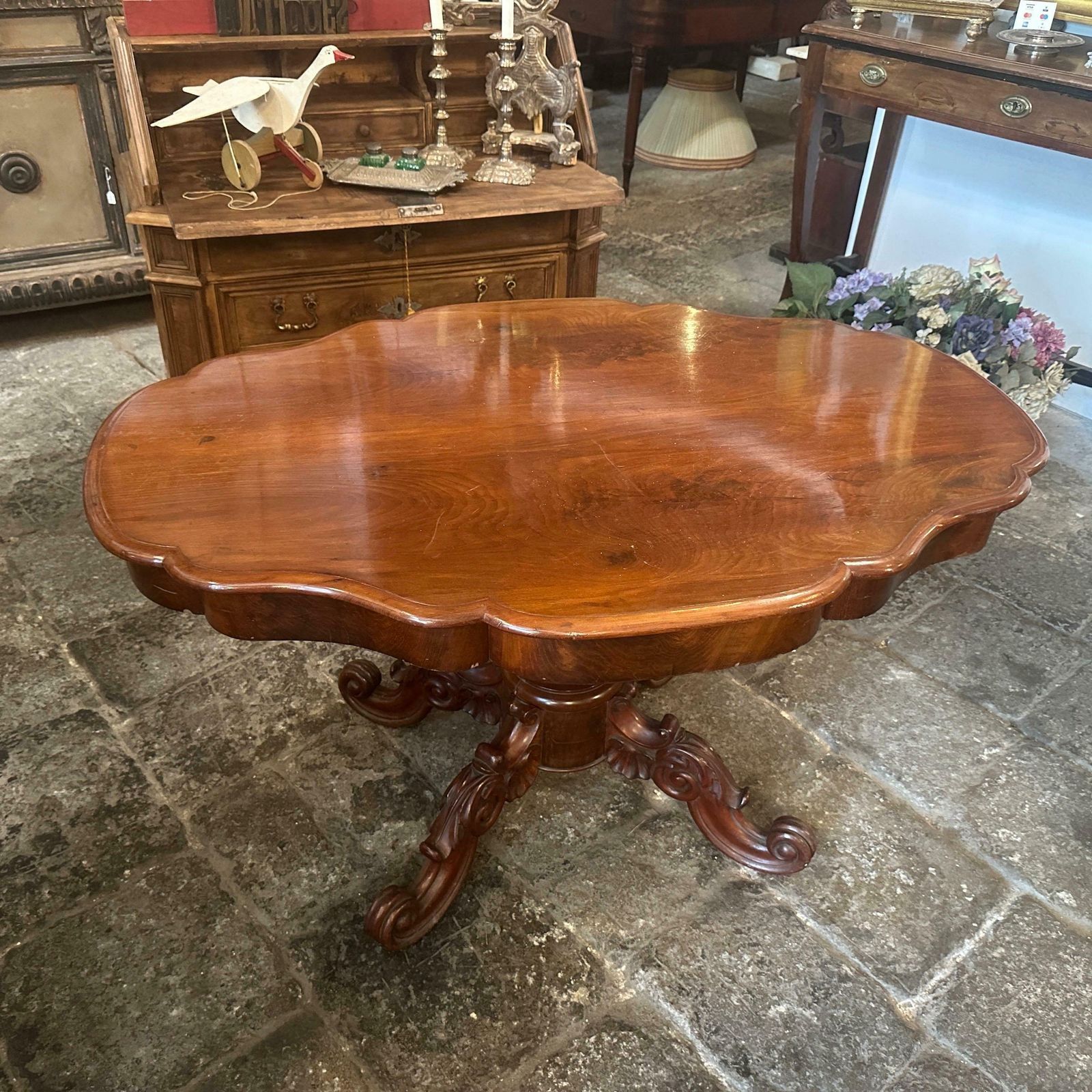 1880s Louis Philippe Mahogany Feather Turtle Shell Shaped Sicilian Side Table photo for sale
