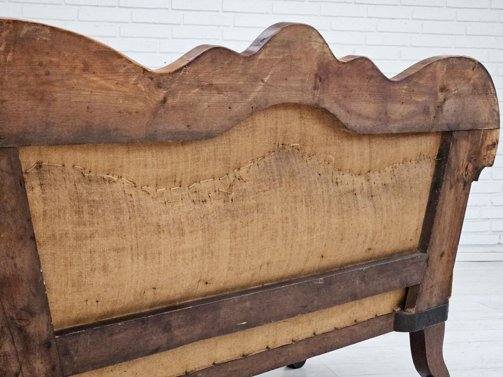 photo vintage 1930s, Danish 2 Seater Sofa, Ash Wood, Original Condition.