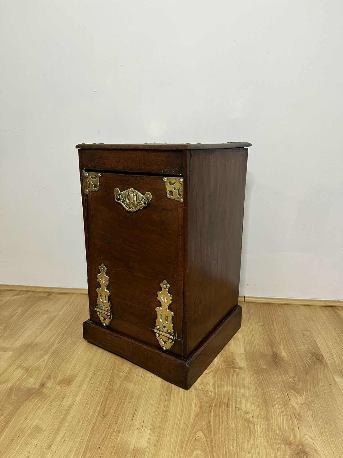 Quality Victorian Oak And Brass Coal Purdonium
