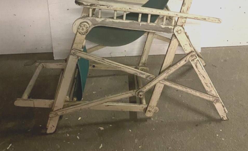 Furniture Pair Of Old 20th Century Lacquered Wood Deckchairs photo