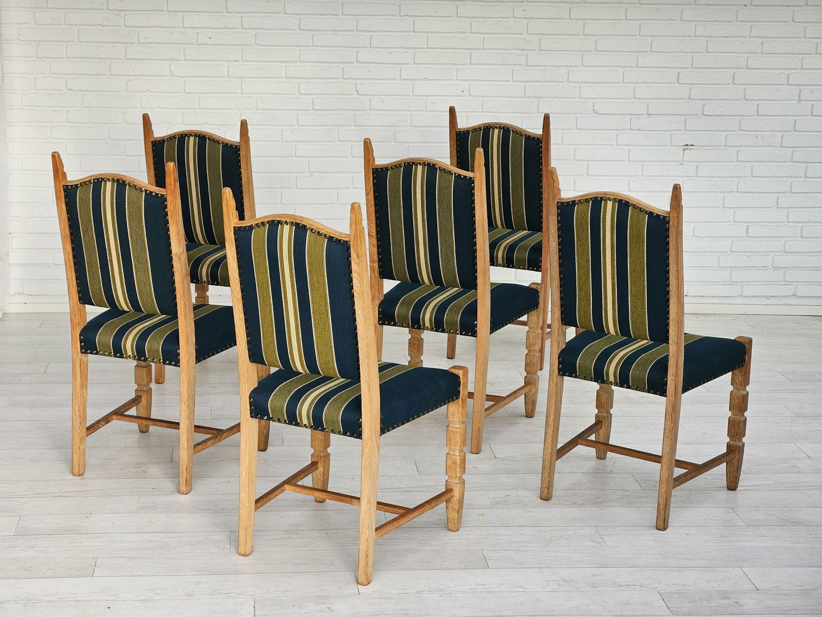photo furniture Ca. Jaren 1970 – Set Van 6 Deense Eetkamerstoelen, Goede Staat, Wollen Meubelstof.