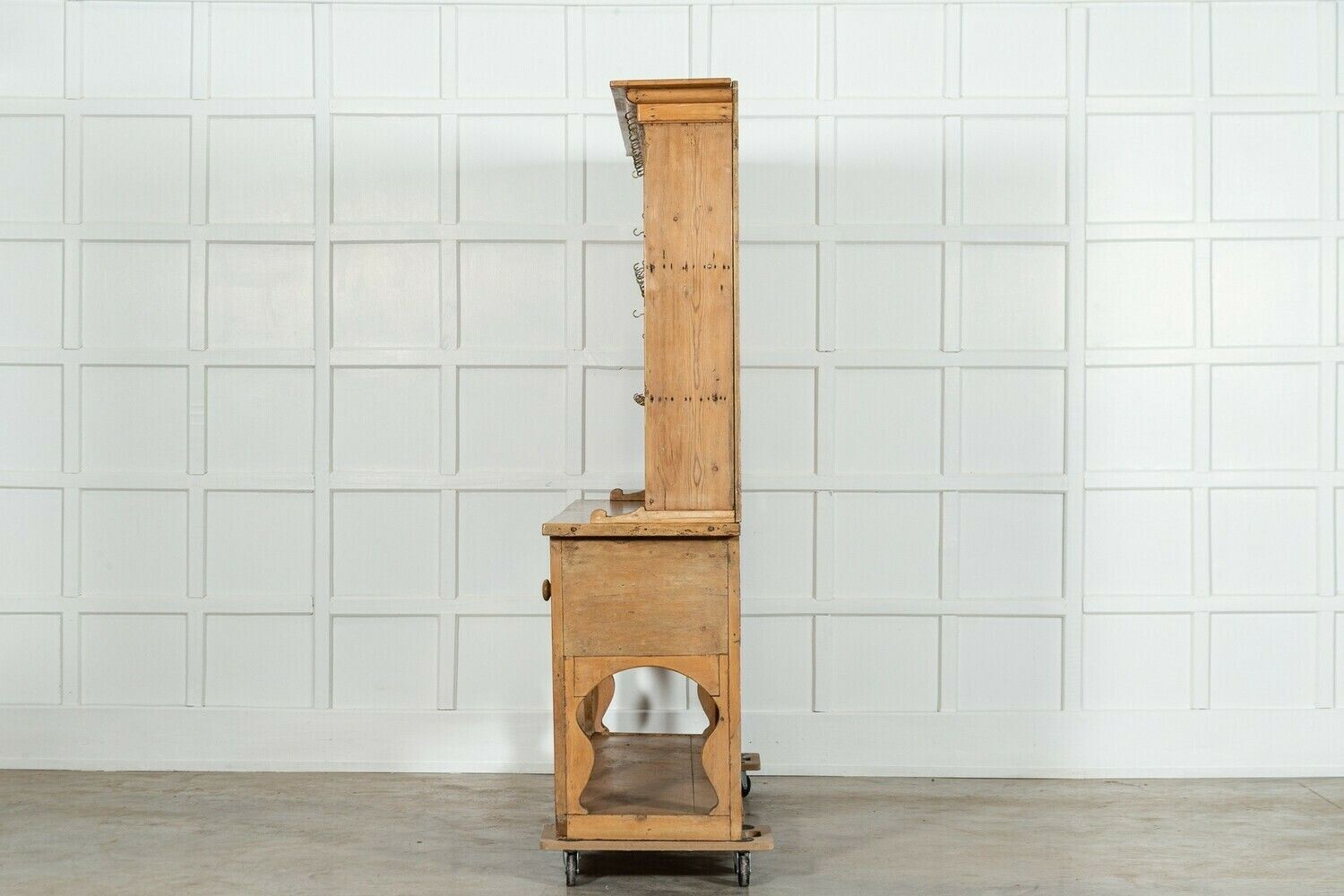 Large 19thc Irish Pine Potboard Dresser photo vinterior