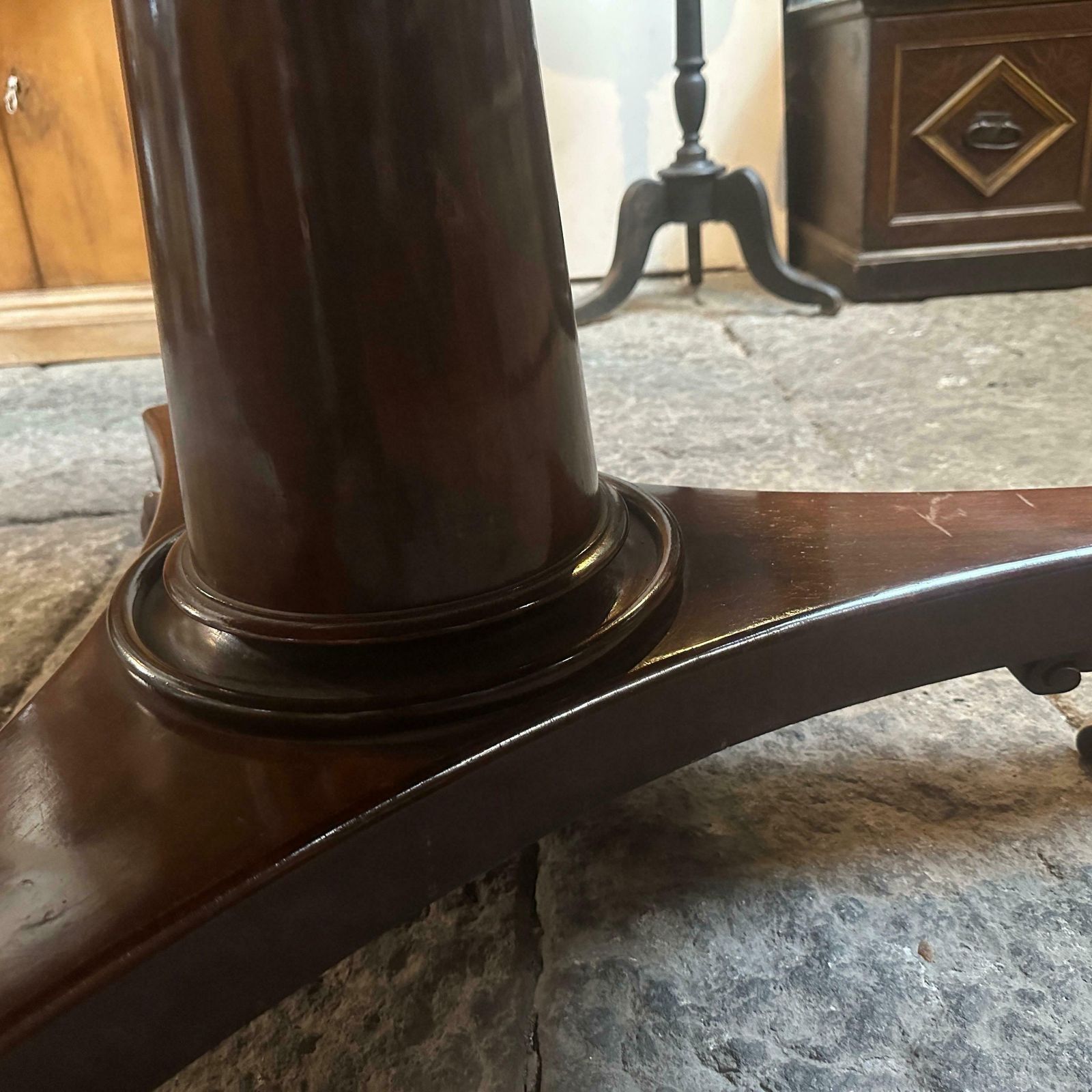 Furniture 1840s Empire Veneered Mahogany Wood Sicilian Round Tilt Top Table photo