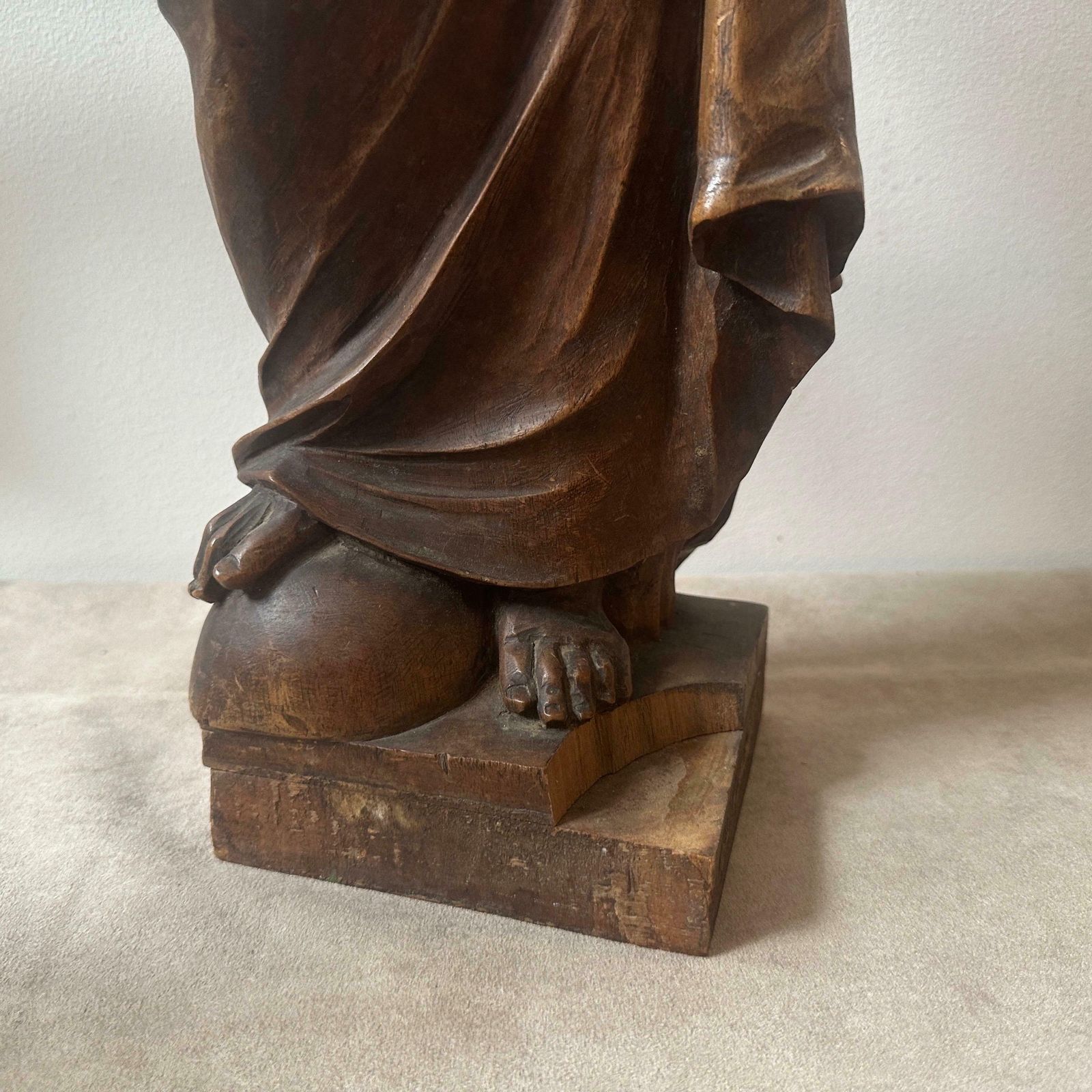 1850s Neoclassical Hand Carved Walnut Italian Sculpture Of A Roman Bather photo buy
